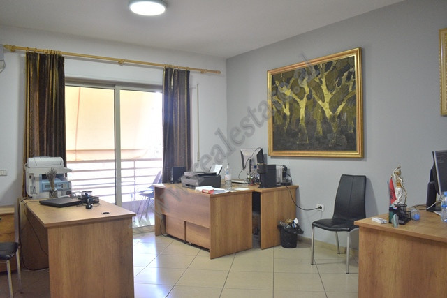 Apartament 2+1 me qira tek Kompleksi Panorama prane shkolles Harry Fultz ne Tirane.
Pozicionohet ne